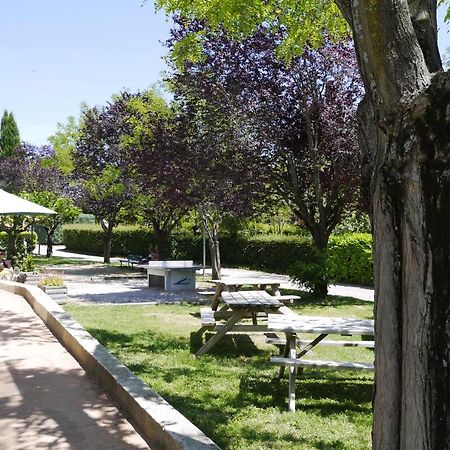 Camping Forcalquier Les Routes De Provence Hotel Exterior photo